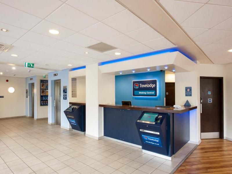 Travelodge Woking Central Exterior foto
