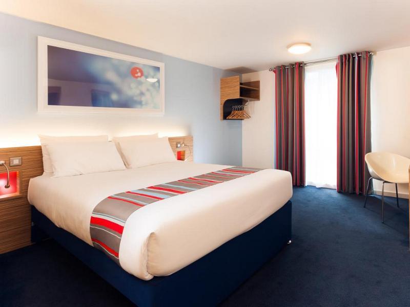 Travelodge Woking Central Exterior foto